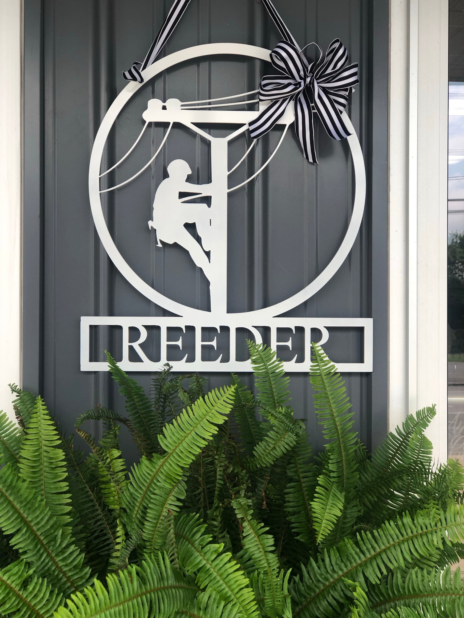 Lineman Door Hanger 24”